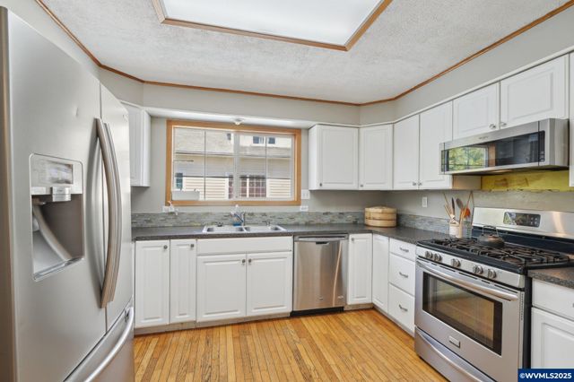 443 24th St NE, Salem, OR 97301