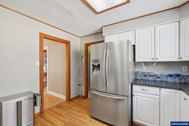 443 24th St NE, Salem, OR 97301