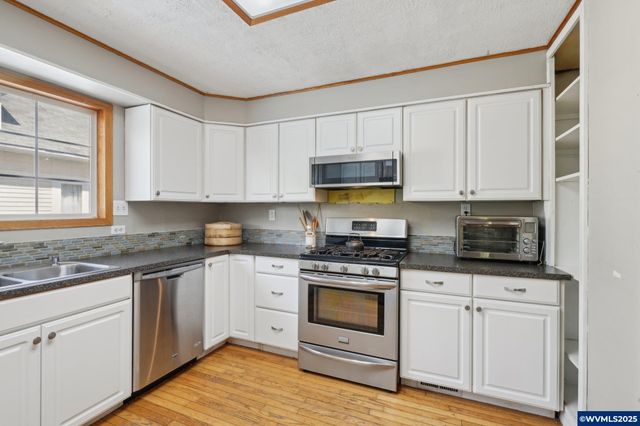 443 24th St NE, Salem, OR 97301