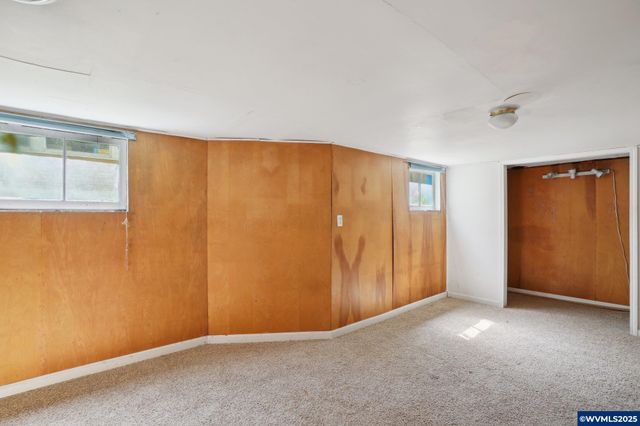 443 24th St NE, Salem, OR 97301
