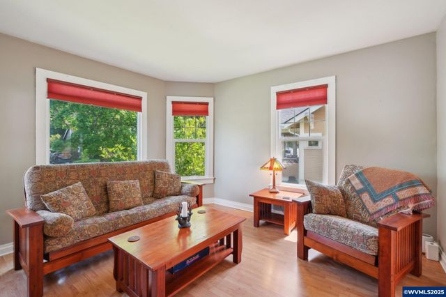 443 24th St NE, Salem, OR 97301