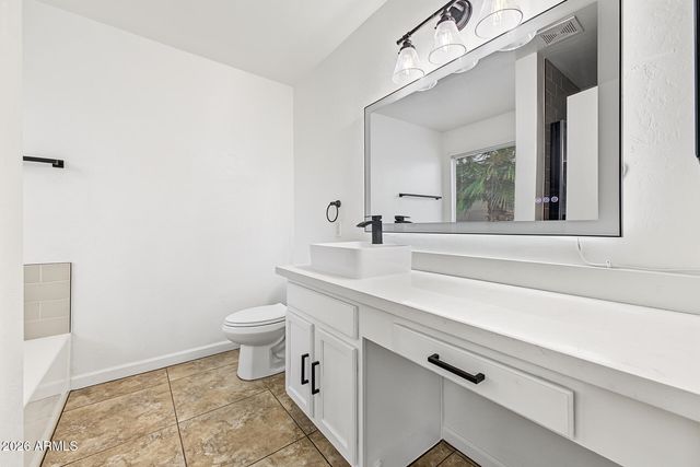 9017 W AVALON Drive, Phoenix, AZ 85037