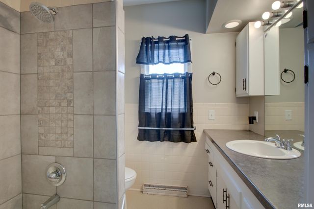 1512 LOCUST Street, Quincy, IL 62301