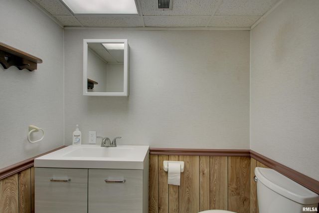 1512 LOCUST Street, Quincy, IL 62301