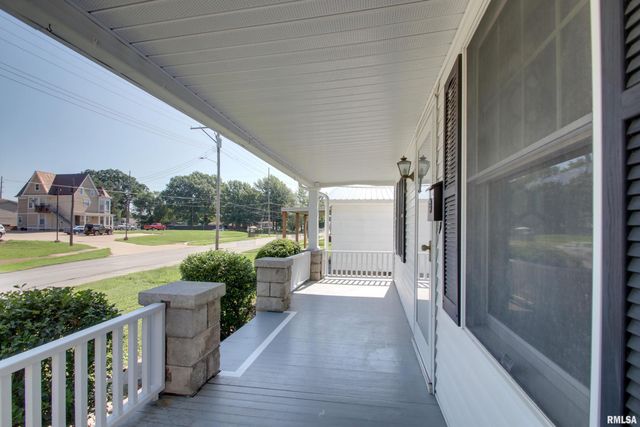 1512 LOCUST Street, Quincy, IL 62301