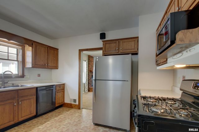 1512 LOCUST Street, Quincy, IL 62301