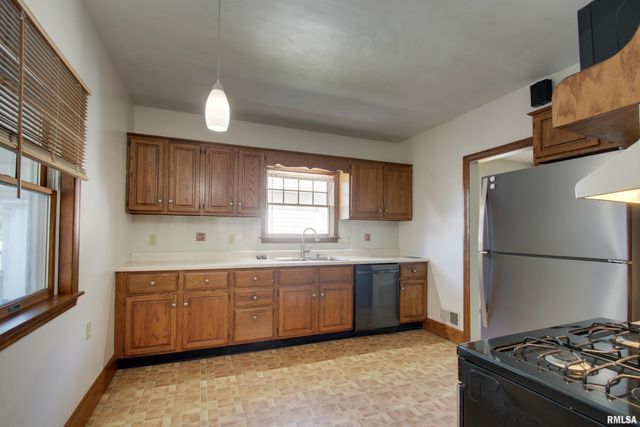 1512 LOCUST Street, Quincy, IL 62301