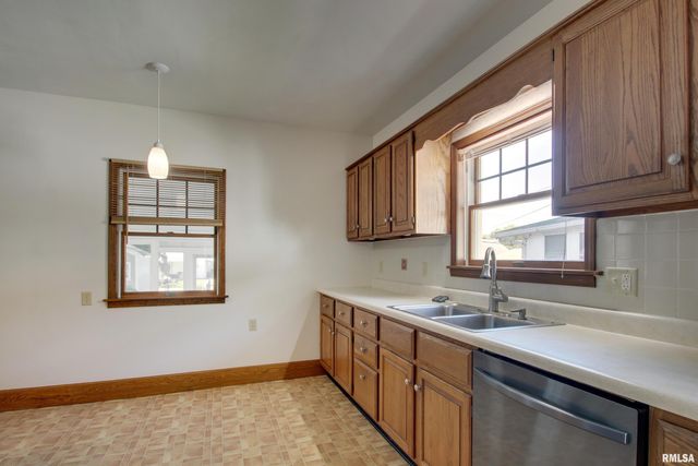 1512 LOCUST Street, Quincy, IL 62301