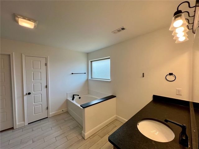 1011 Sundance Lane, Bentonville, AR 72712