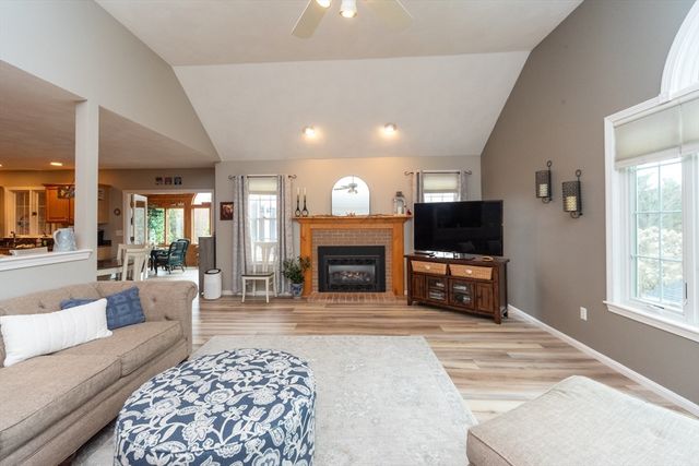 94 Dean Rd, Marlborough, MA 01752