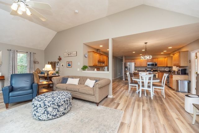 94 Dean Rd, Marlborough, MA 01752