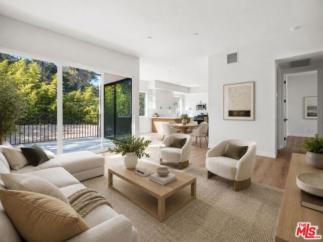 3686 Fredonia Drive, Los Angeles, CA 90068