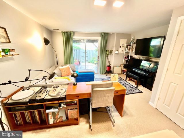 6123 LIVERPOOL LN, Alexandria, VA 22315