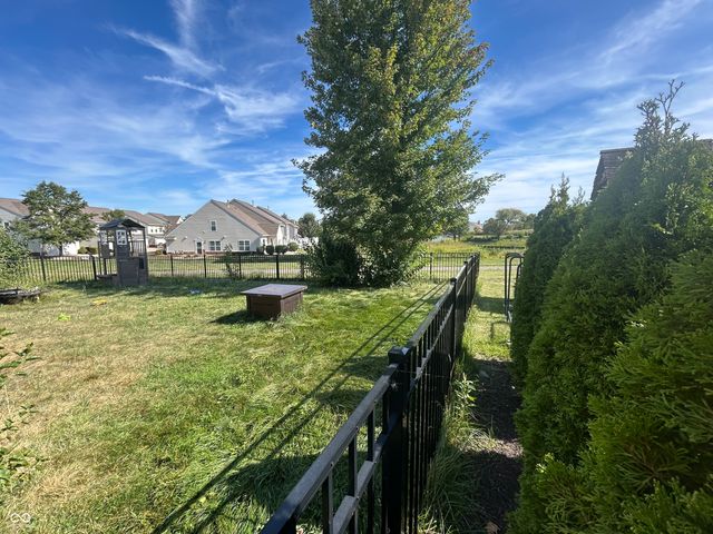 429 E Clear Lake Lane, Westfield, IN 46074