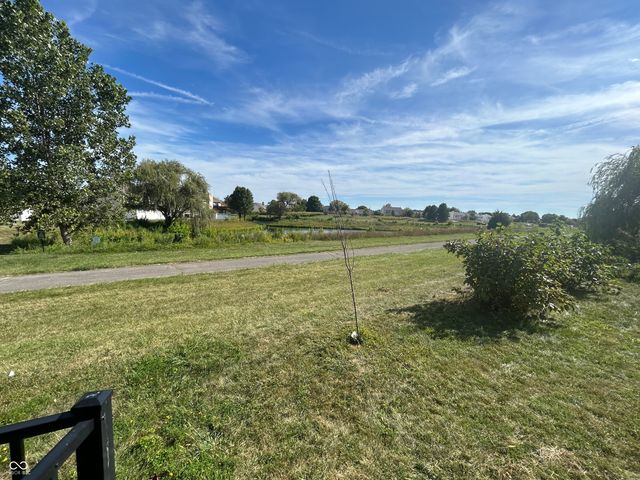 429 E Clear Lake Lane, Westfield, IN 46074