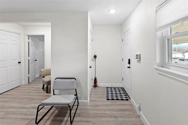 1306 E Lovers Lane, Arlington, TX 76010