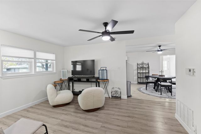 1306 E Lovers Lane, Arlington, TX 76010