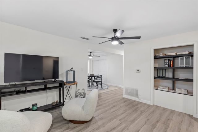 1306 E Lovers Lane, Arlington, TX 76010