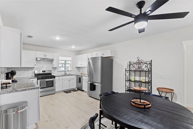 1306 E Lovers Lane, Arlington, TX 76010