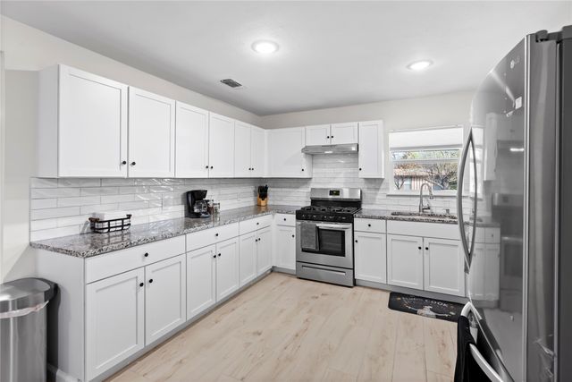 1306 E Lovers Lane, Arlington, TX 76010