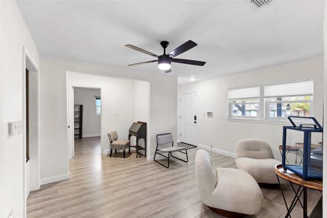 1306 E Lovers Lane, Arlington, TX 76010