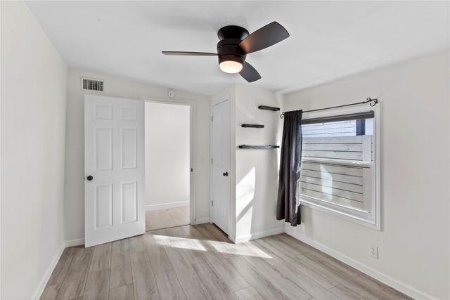 1306 E Lovers Lane, Arlington, TX 76010