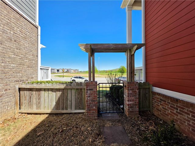 661 Rupple Road, Fayetteville, AR 72704