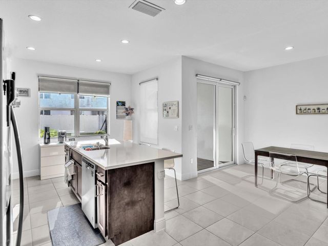 556 Sanderling Circle, Deerfield Beach, FL 33442
