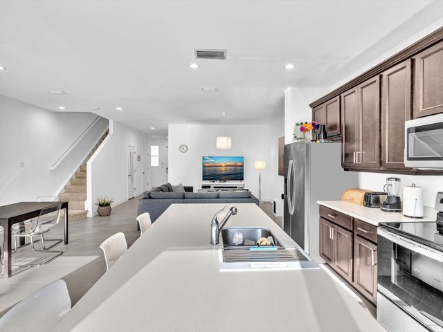 556 Sanderling Circle, Deerfield Beach, FL 33442