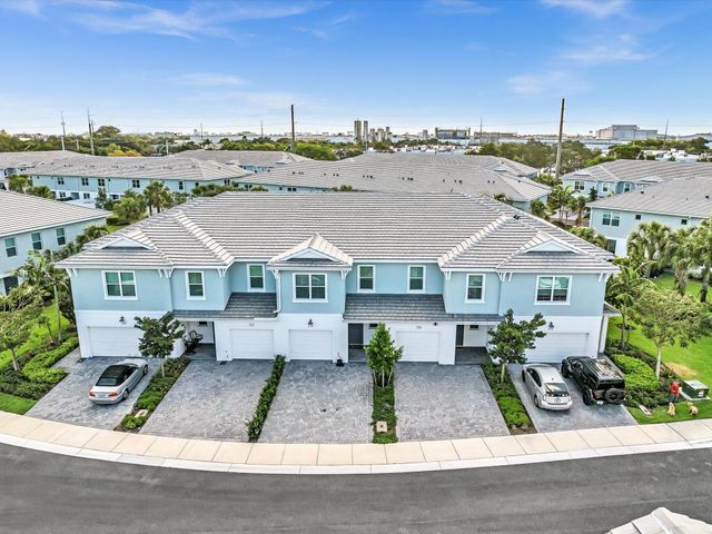 556 Sanderling Circle, Deerfield Beach, FL 33442