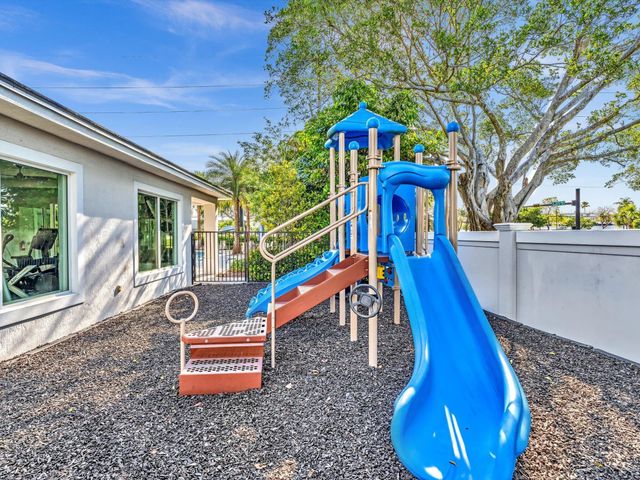 556 Sanderling Circle, Deerfield Beach, FL 33442