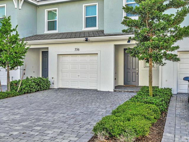 556 Sanderling Circle, Deerfield Beach, FL 33442