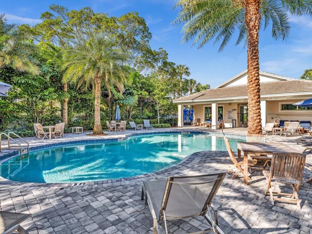 556 Sanderling Circle, Deerfield Beach, FL 33442