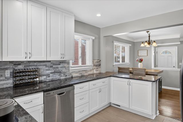 28662 Grandon Street, Livonia, MI 48150