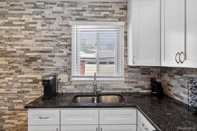 28662 Grandon Street, Livonia, MI 48150