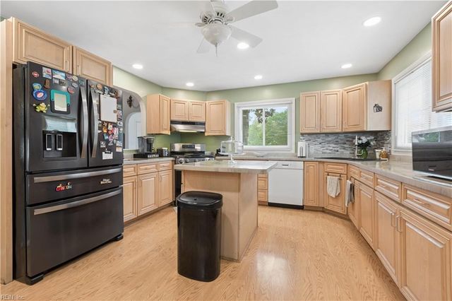 2101 Piney Woods Ct, Virginia Beach, VA 23456