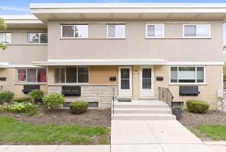 614 S Milwaukee Avenue E, Libertyville, IL 60048