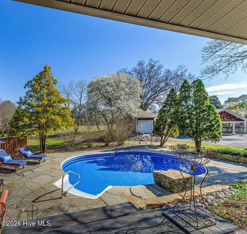 200 Cameron Avenue, Vass, NC 28394