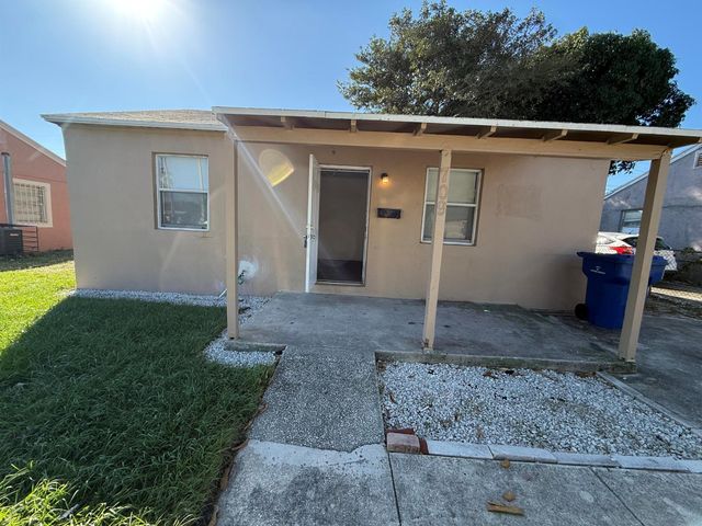 709 W 4th Street, Riviera Beach, FL 33404