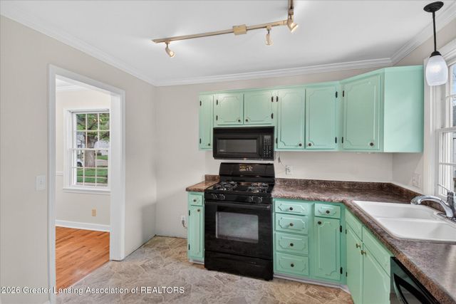 546 Hamilton Avenue, Lansing, MI 48910