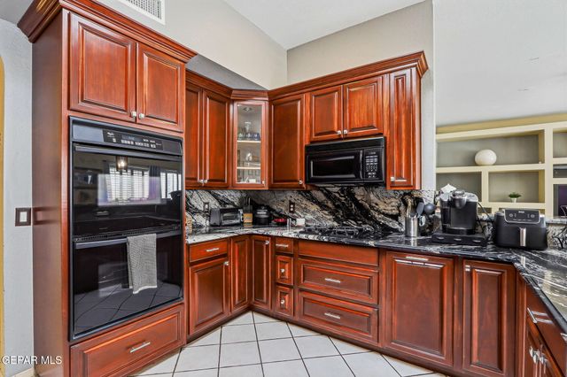 1372 SILVER GATE Place, El Paso, TX 79936