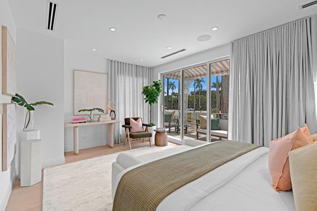 255 ROYAL POINCIANA Way 2nd floor, Palm Beach, FL 33480