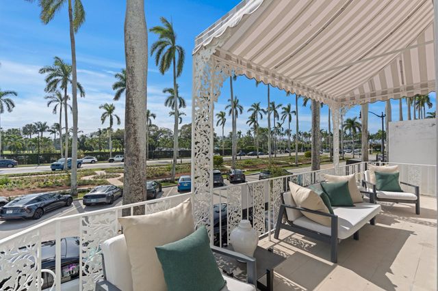 255 ROYAL POINCIANA Way 2nd floor, Palm Beach, FL 33480
