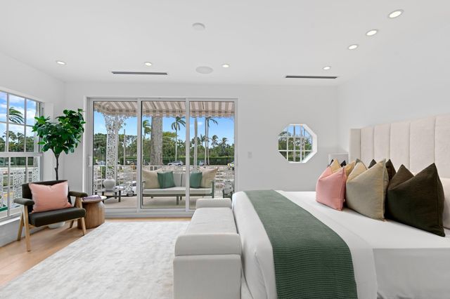 255 ROYAL POINCIANA Way 2nd floor, Palm Beach, FL 33480