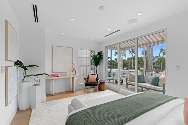 255 ROYAL POINCIANA Way 2nd floor, Palm Beach, FL 33480