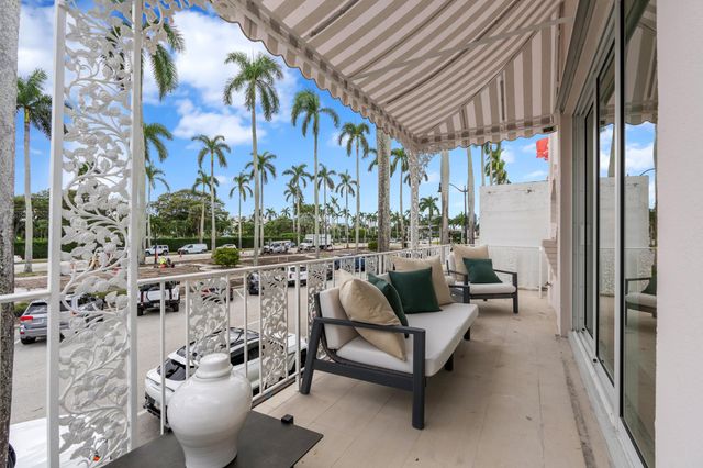 255 ROYAL POINCIANA Way 2nd floor, Palm Beach, FL 33480