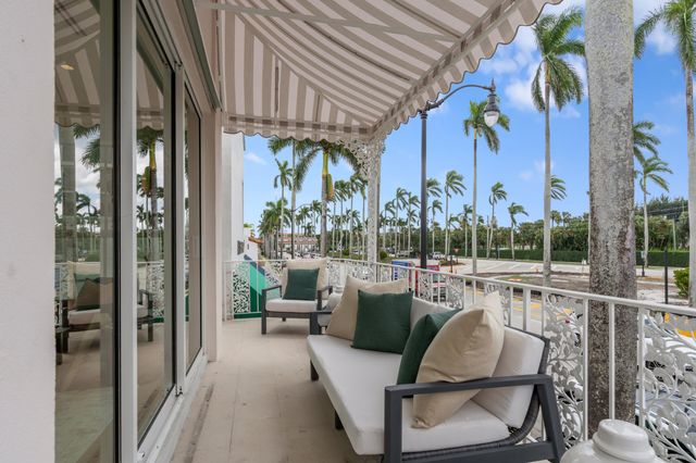 255 ROYAL POINCIANA Way 2nd floor, Palm Beach, FL 33480