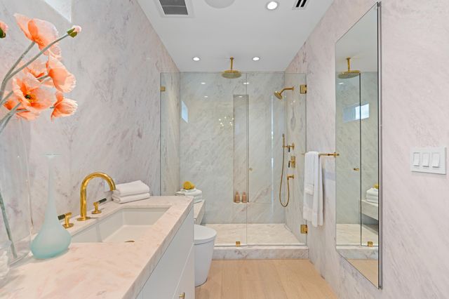 255 ROYAL POINCIANA Way 2nd floor, Palm Beach, FL 33480