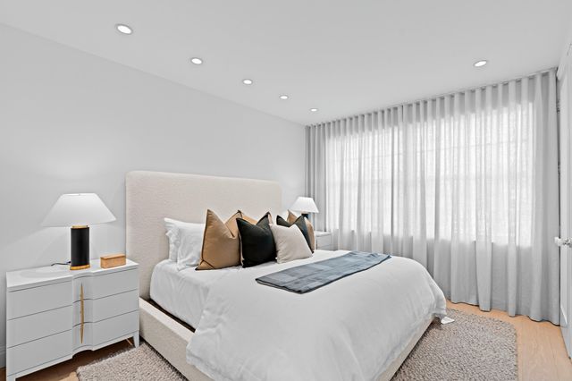 255 ROYAL POINCIANA Way 2nd floor, Palm Beach, FL 33480