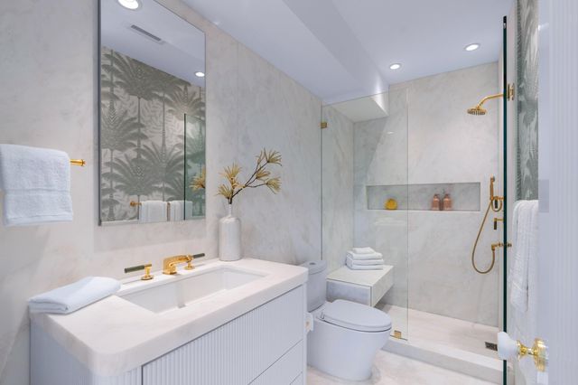 255 ROYAL POINCIANA Way 2nd floor, Palm Beach, FL 33480
